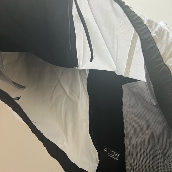 NWT North Face Men’s Class V Pull On Shorts Black And White Size Large Short 6” - Picture 7 of 7